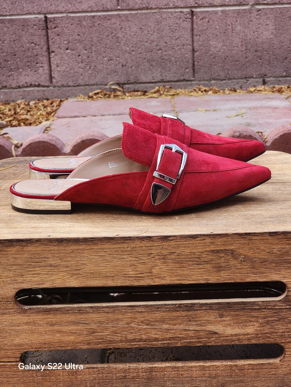 Linea Paolo Women's Ace Red Buckle Pointed Toe Mule Size 9 - Picture 4 of 8